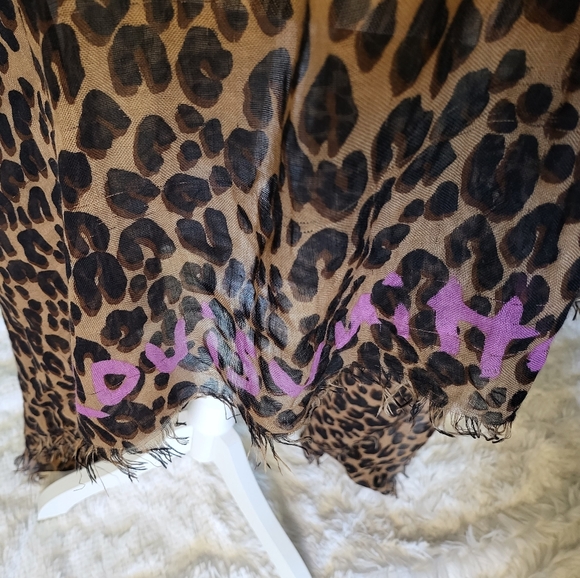 100% Authentic LOUIS VUITTON Leopard Print Cashmere Silk Scarf Wrap - Picture 8 of 15
